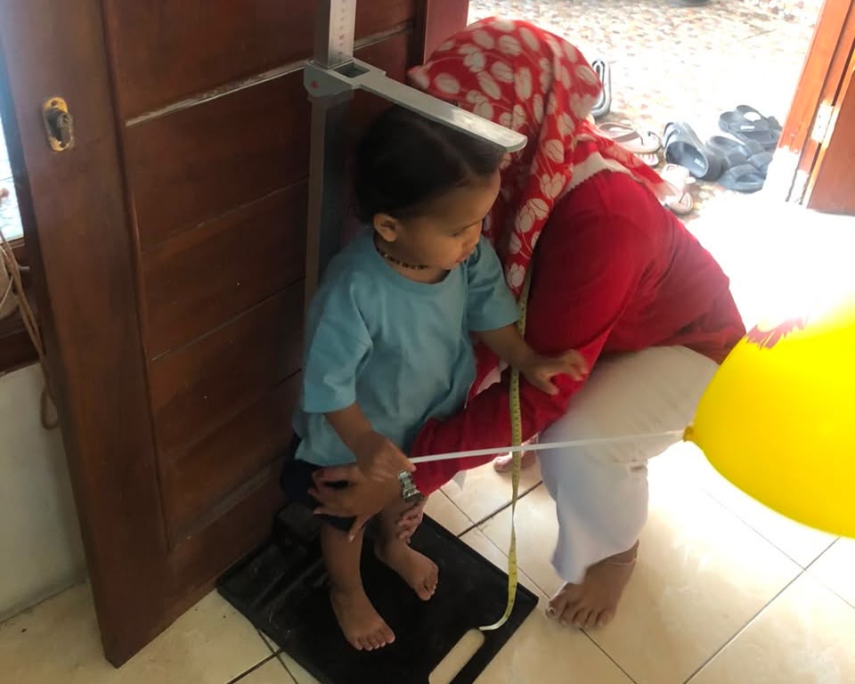 : Pemantauan gizi dan pemberian vitamin secara rutin merupakan langkah krusial dalam menekan risiko gangguan tumbuh kembang serta mencegah risiko stunting sejak dini. Posyandu Bugenvile II Condongcatur layani 30 balita, Selasa (18/8/2026).