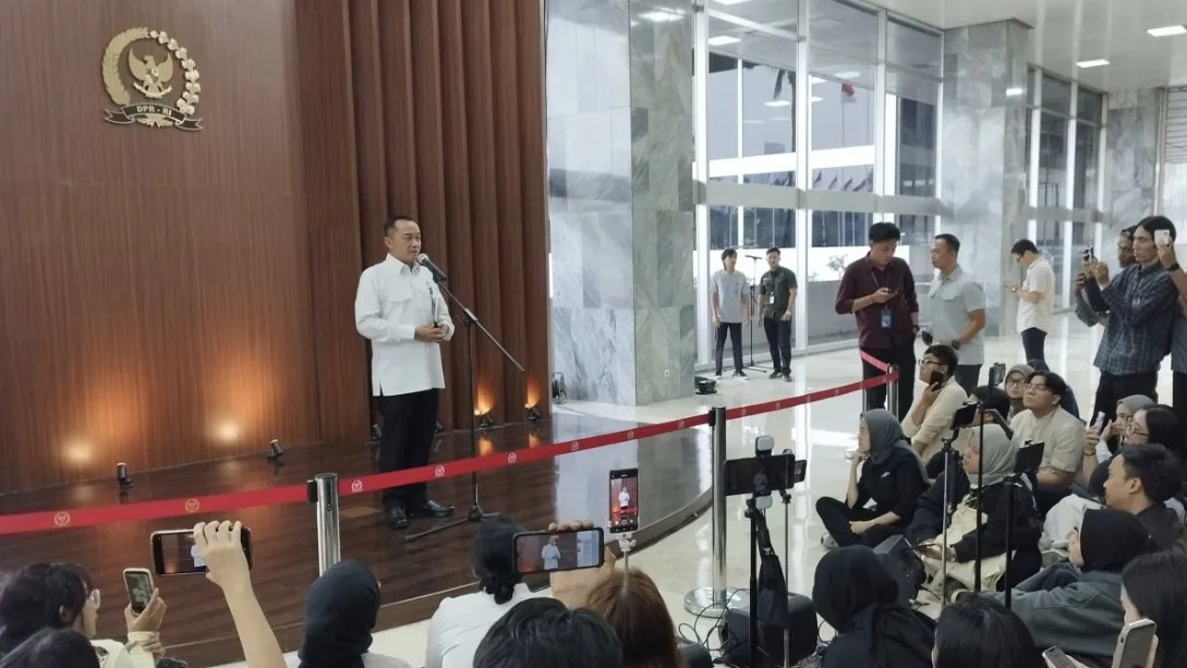 : Menteri Sekretaris Negara (Mensesneg) Prasetyo Hadi saat memberi keterangan pers di kompleks parlemen, Jakarta, Senin (10/8/2026). (ANTARA/Bagus Ahmad Rizaldi)