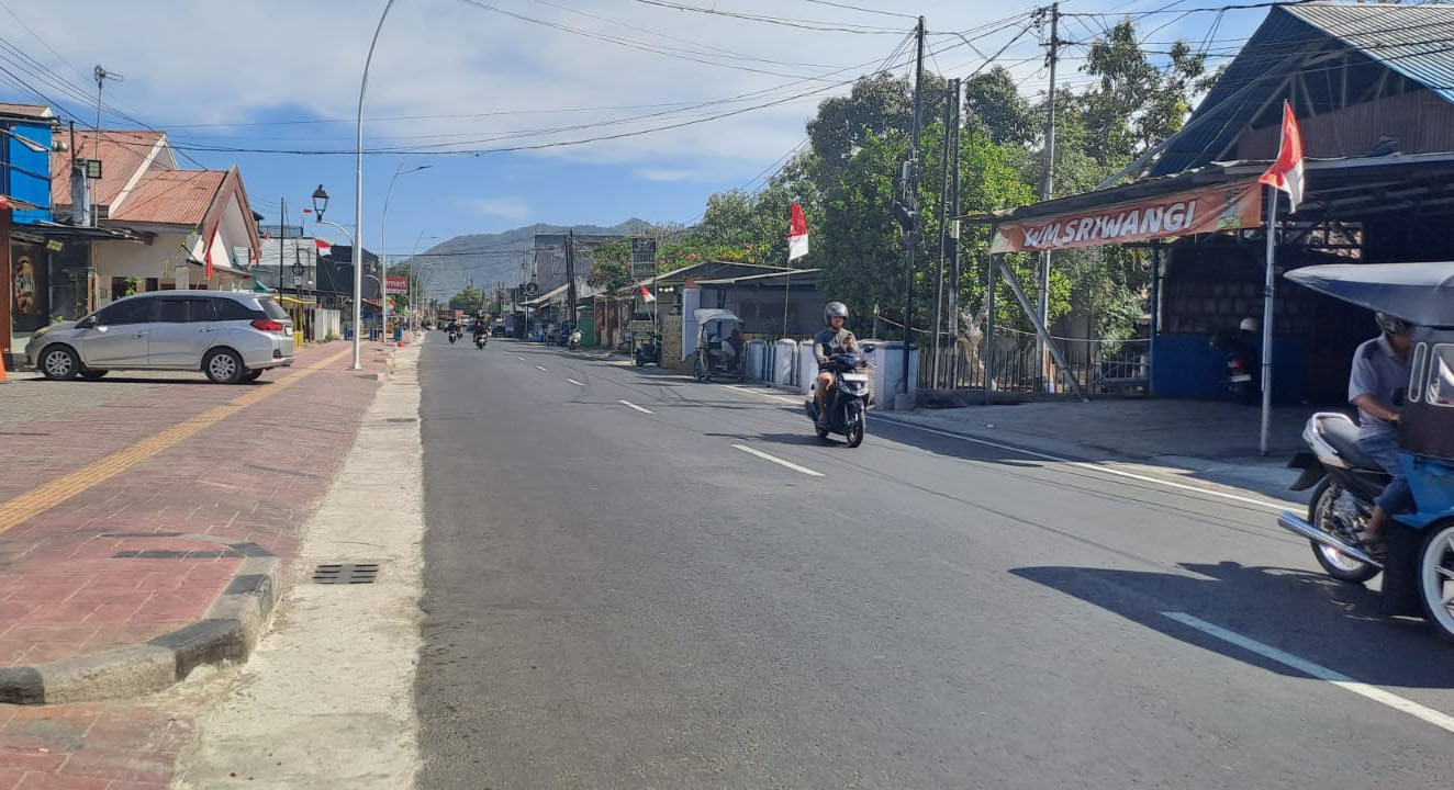 : Kegiatan peningkatan Jalan HOS Cokroaminoto Kota Gorontalo yang segera rampung. (foto Yudi)