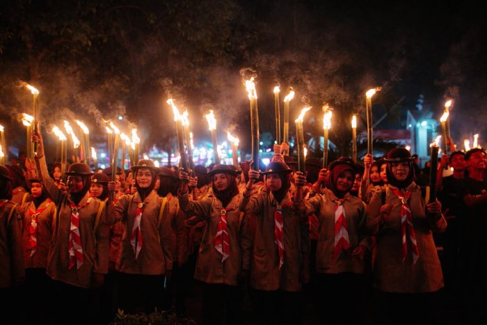 : Api obor dinyalakan di kompleks Pendopo Bupati Pidie, Sabtu (16/8/2026) malam, sebagai simbol perjuangan para pahlawan sekaligus pembuka rangkaian peringatan kemerdekaan di daerah tersebut.