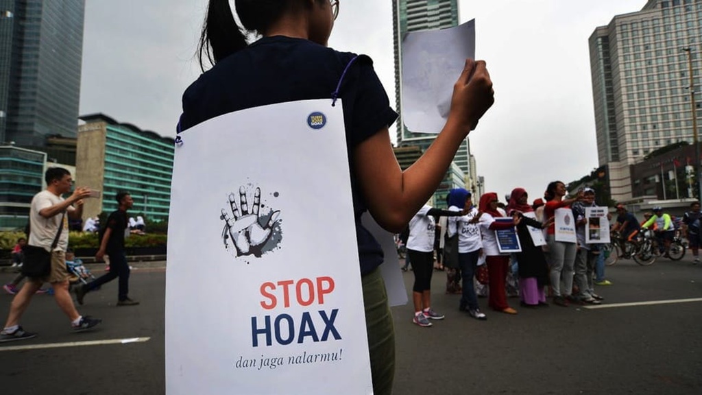 : ilustrasi kampanye anti hoaks di Bundaran HI, Jakarta. (ANTARAFOTO)