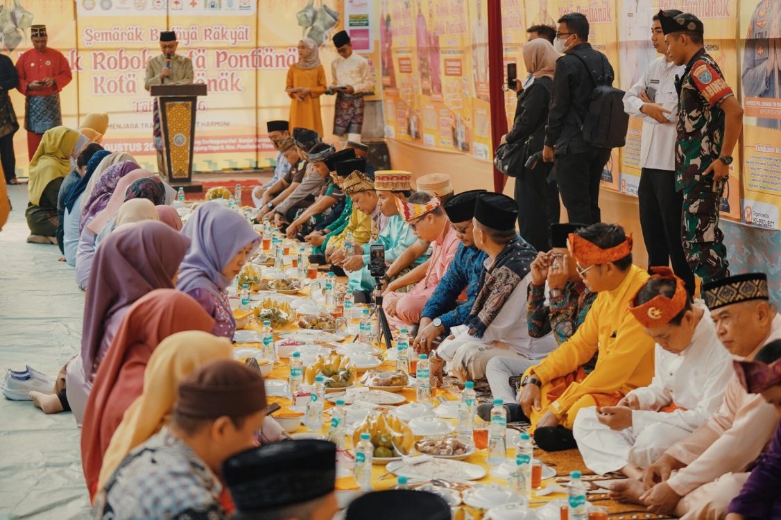 : Tradisi Robo'robo Pontianak