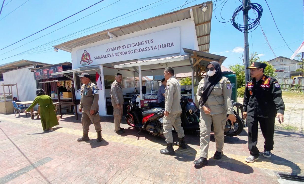 : Lapak liar di Kota Gorontalo yang ditertibkan Satpol PP. (foto Stendy)
