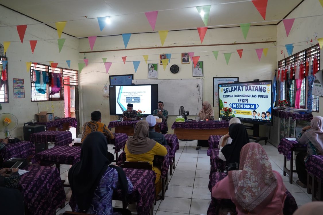 : SD Negeri Dahai, Kecamatan Paringin menggelar forum konsultasi publik standar pelayanan, Kamis (13/8/2026). - Foto: Mc.Balangan