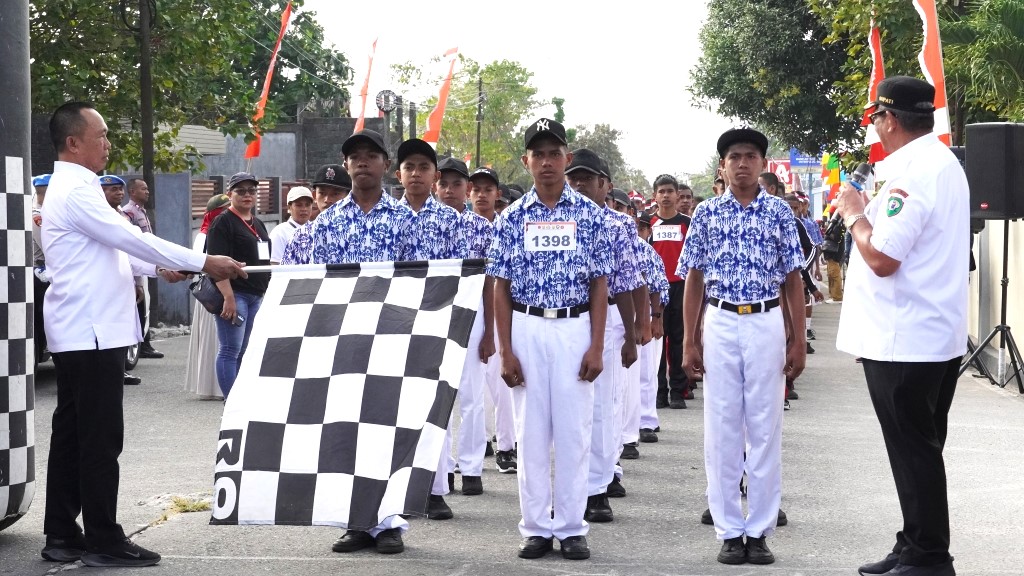 : Lomba Gerak Jalan Indah Kategori SMP di Kabupaten Maluku Tenggara. Foto:Harry