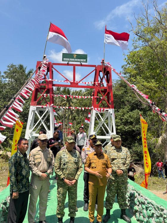 : Pembangunan infrastruktur konektivitas dan pemenuhan air bersih menjadi pilar vital untuk mengikis keterisolasian wilayah serta mendongkrak perekonomian warga perdesaan. Presiden RI meresmikan ribuan Jembatan Garuda dan titik air bersih nasional, Kamis (13/8/2026).