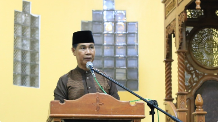 : Sekretaris Daerah (Sekda) Kepulauan Meranti, H. Sudandri Jauzah, saat menghadiri Peringatan Maulid Nabi Muhammad SAW 1448 Hijriah di Masjid Besar Ar-Rahman, Kecamatan Tebingtinggi Barat, Senin malam (24/8/2026).