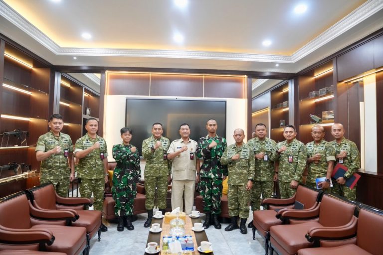 Sekjen Kemhan RI Beri Pesan kepada Dua Kadet Unhan RI yang Akan Menempuh Pendidikan di Amerika Serikat