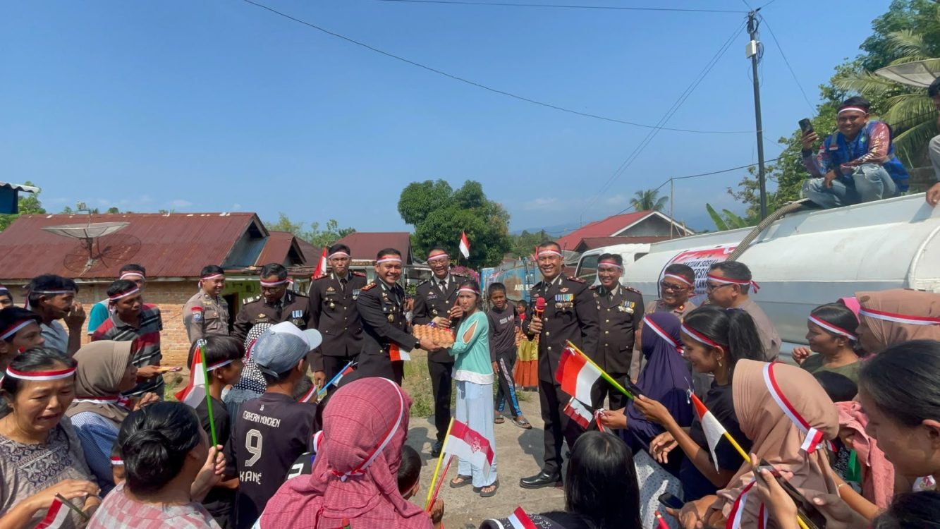 Semarak HUT ke-81 RI, Polda Sumsel Salurkan Air Bersih dan Sembako untuk Warga Empat Lawang