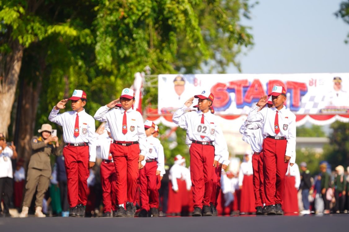 : Wali Kota Aminuddin Lepas Peserta Lomba Gerak Jalan Pelajar. (Istimewa)
