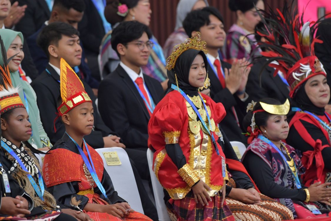 : Citra Nur Rahmadani, siswi berusia 10 tahun di Sekolah Rakyat Terintegrasi 67 Pangkajene dan Kepulauan, Sulawesi Selatan. Ia diundang Presiden menghadiri Sidang Tahunan MPR RI dan Sidang Bersama DPR-DPD RI di Komplek Parlemen, Jakarta, Jumat (14/8/2026). (Foto: Amiri Yandi/InfoPublik)