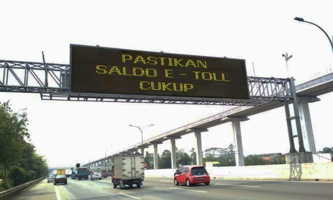 Sering Lihat Papan Elektronik di Tol? Ini Fungsi VMS untuk Keselamatan Pengendara