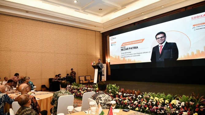 : Wakil Menteri Komunikasi dan Digital Nezar Patria dalam acara An Overview of the AI Roadmap of Indonesia di Jakarta Selatan, Jumat (31/7/2026) mendorong kolaborasi yang lebih erat melalui pertukaran peneliti AI, pengembangan startup, serta peningkatan investasi riset dan pengembangan perusahaan teknologi India di Indonesia. Foto: Humas Kemkomdigi