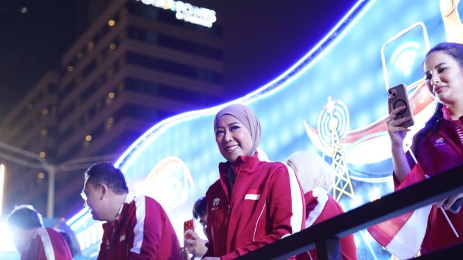 : Menteri Komunikasi dan Digital Meutya Hafid dalam rangkaian Karnaval Kemerdekaan Republik Indonesia ke-81 di Jakarta Pusat, Senin (17/8/2026) mengatakan kemerdekaan tidak hanya dirayakan melalui kemeriahan, tetapi juga diwujudkan dengan kepedulian dan solidaritas. Foto: Humas Kemkomdigi