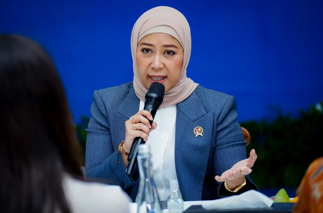 : Menteri Komunikasi dan Digital (Menkomdigi), Meutya Hafid, mengatakan PP Tunas tidak hanya mengatur pembatasan usia pengguna, tetapi juga mewajibkan setiap platform digital melakukan penilaian risiko terhadap layanan yang mereka sediakan. Hal itu disampaikan Meutya, dalam Media Gathering Gerakan Nasional Ruang Aman dan Nyaman Anak (Gernas RANA) di Kementerian Komdigi, Jakarta, Selasa (4/8/2026). Foto: Dunia Meutya/Dok. Kemkomdigi