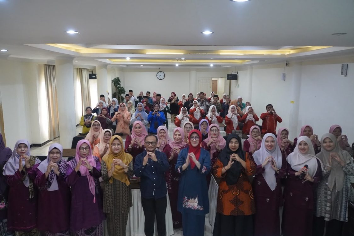 : Cegah Perkawinan Anak, Ketua TP-PKK Ajak Keluarga dan Tokoh Adat jadi Benteng Perlindungan. (foto: MC Padang Panjang)