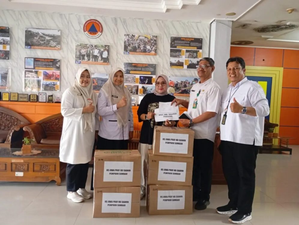 : Penyerahan bantuan randang di Kantor BPBD Sumbar, Padang, Rabu (19/08/2026).