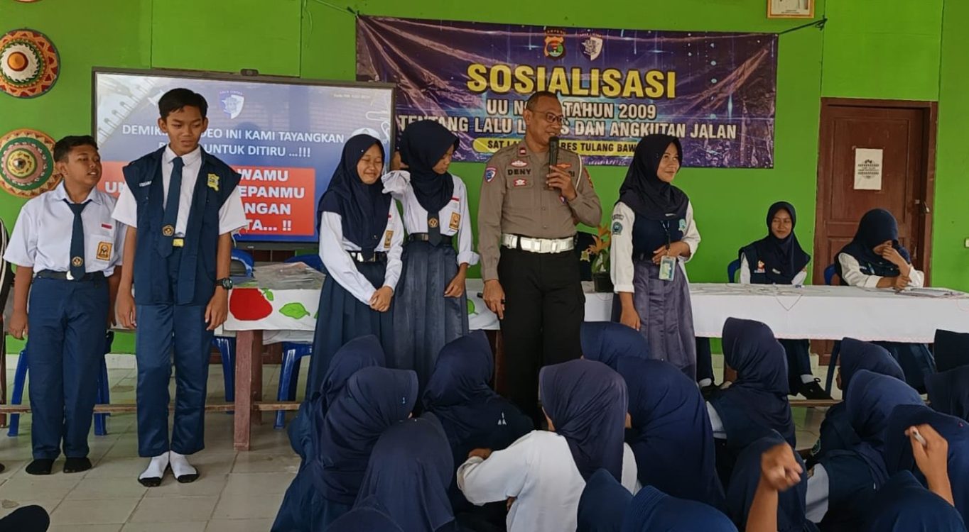 Tanamkan Kesadaran Sejak Dini, Satlantas Tulang Bawang Edukasi Pelajar SMP soal Keselamatan Berlalu Lintas