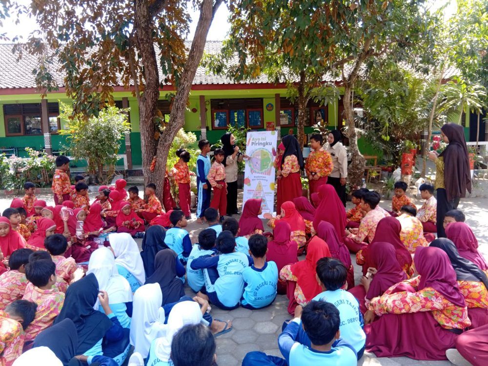: Membentuk generasi yang tangguh dan cerdas harus diimbangi dengan kebiasaan konsumsi gizi yang presisi di usia pertumbuhan. Lewat konsep "Isi Piringku", siswa SDN Tajem Sleman diedukasi tentang komposisi ideal asupan harian, Kamis (27/8/2026).