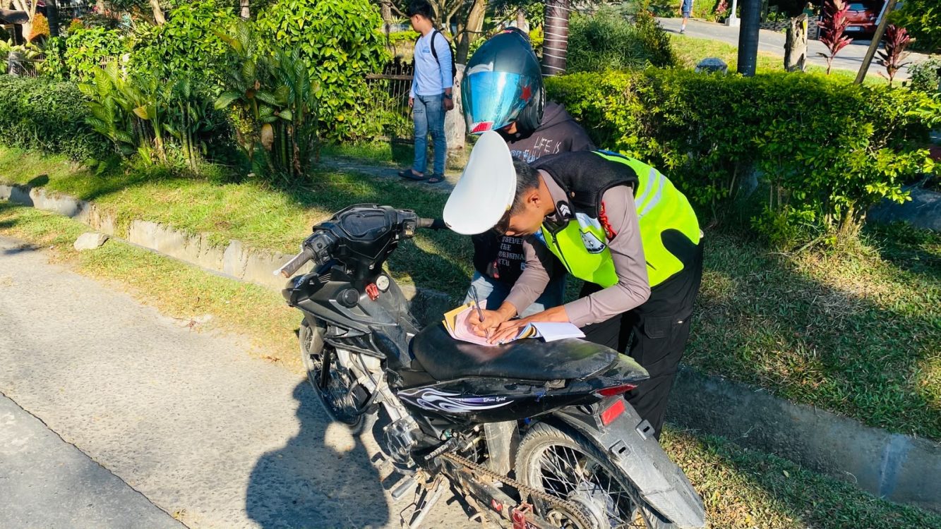 Tegakkan Disiplin Berlalu Lintas, Satlantas Mamasa Gelar Operasi Penindakan, 10 Pelanggar Ditindak