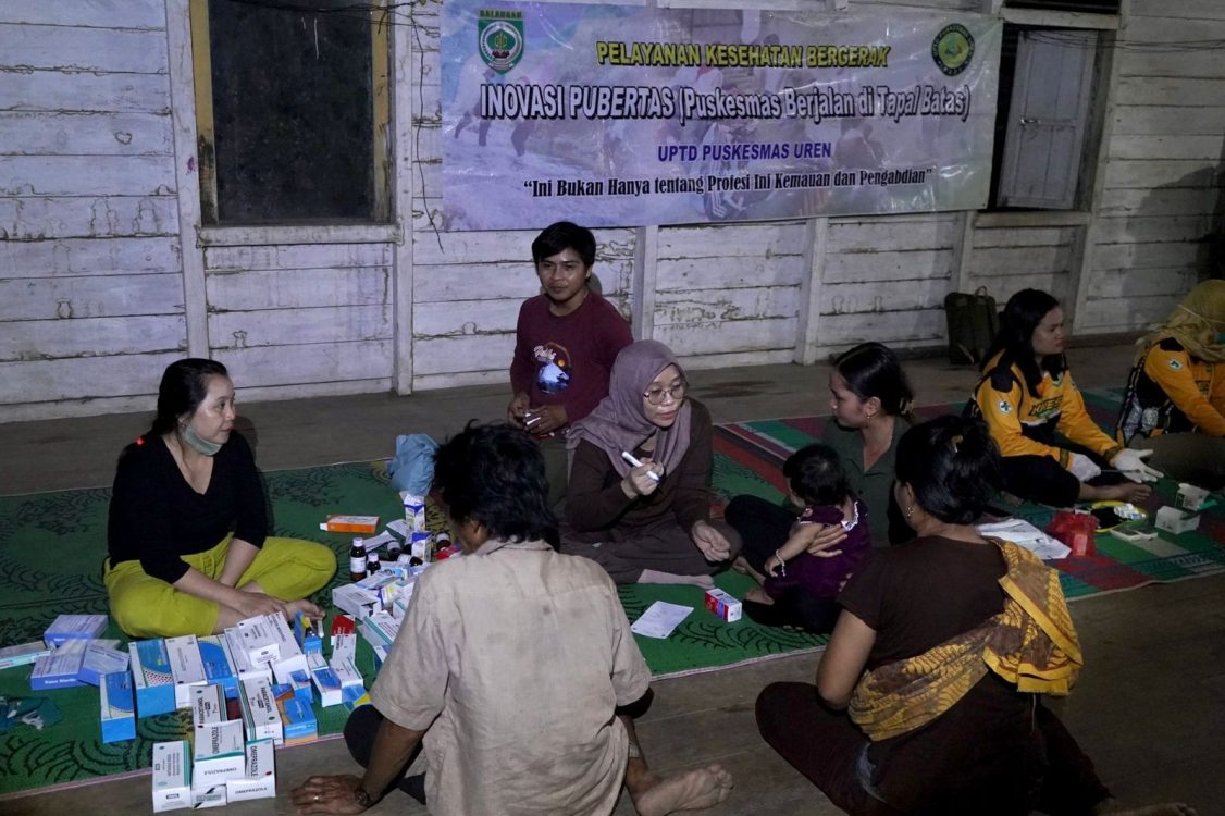 : UPTD Puskesmas Uren kembali menghadirkan pelayanan kesehatan langsung bagi masyarakat di wilayah terpencil melalui inovasi Puskesmas Berjalan di Tapal Batas (PUBERTAS). Kegiatan tersebut berlangsung selama dua hari, Rabu-Kamis (26-27/8/2026), di Dusun Libaru Sungkai, anak Desa Binuang Santang, Kecamatan Halong, Kabupaten Balangan. - Foto: Mc.Balangan