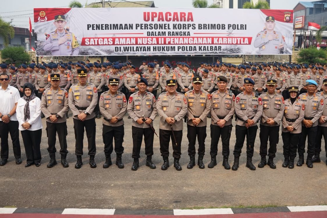 Terima 300 Personel BKO Brimob untuk Atasi Karhutla, Kapolda Kalbar : Laksanakan Tugas Dengan Maksimal, Utamakan Keselamatan, dan Penuh Keihklasan
