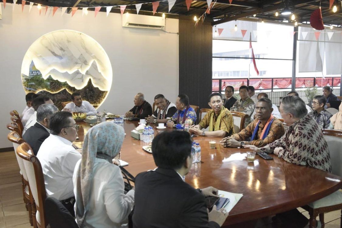 : Mentan Andi Amran Sulaiman dalam pertemuan bersama Dewan Penasehat Ikatan Keluarga Alor di Jabodetabek, Selasa (18/8/2026) (Dok. Kementan)
