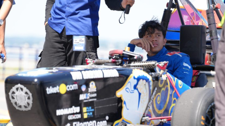 Tim Arjuna UGM Raih Top 10 Formula SAE Japan 2026