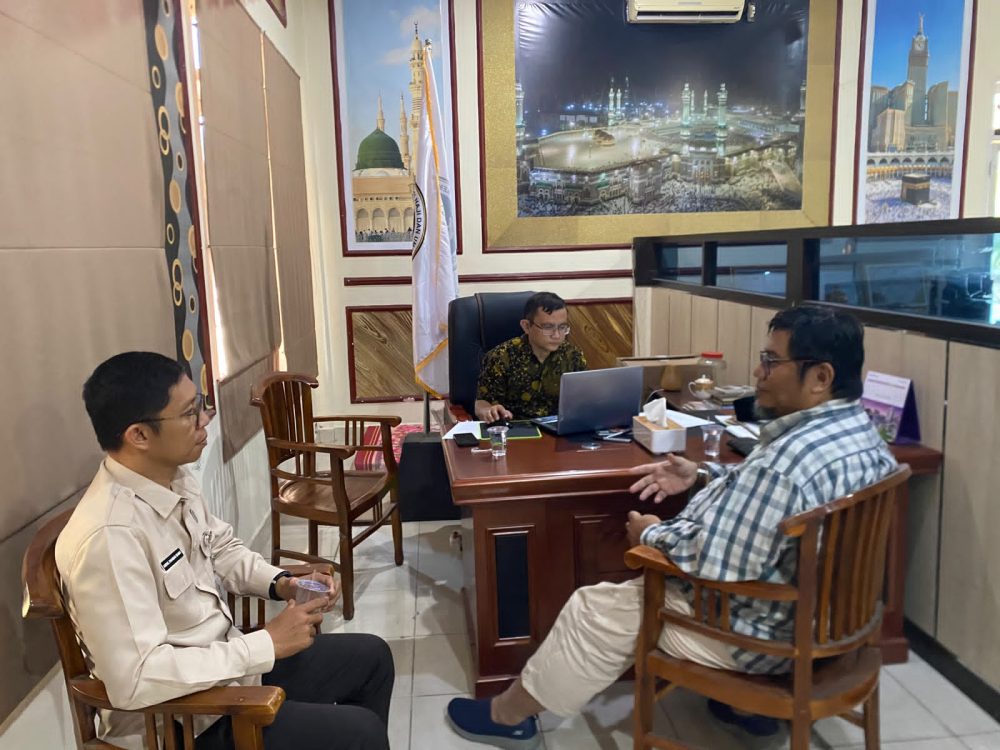 : Tim Pengawas Umrah Kantor Wilayah (Kanwil) Kementerian Haji dan Umrah (Kemenhaj) Provinsi Gorontalo saat menindaklanjuti aduan masyarakat terkait salah satu agen Penyelenggara Perjalanan Ibadah Umrah (PPIU). (Foto Taufik)