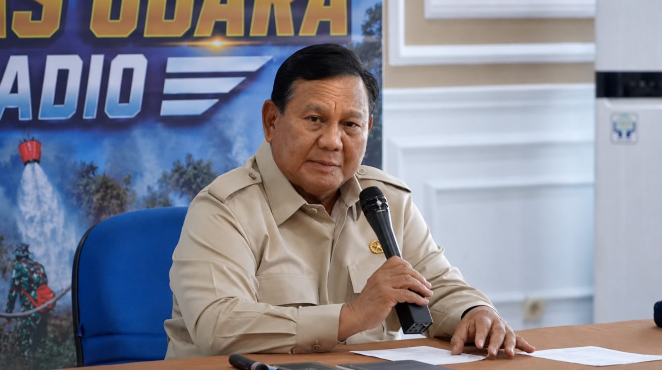 : Presiden Prabowo Subianto tiba di Posko Kebakaran Hutan dan Lahan (Karhutla) di Kota Pontianak, Provinsi Kalimantan Barat (Kalbar), Sabtu (22/8/2026). (Tangkapan Layar BPMI Setpres)