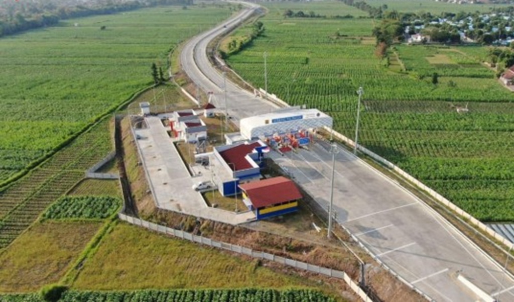 : Kementerian Pekerjaan Umum (PU) siapkan pengoperasian Jalan Tol Probolinggo–Situbondo–Banyuwangi (Prosiwangi) Seksi satu dan Seksi dua sepanjang 24 kilometer yang telah rampung. (foto: Humas Kemen PU)