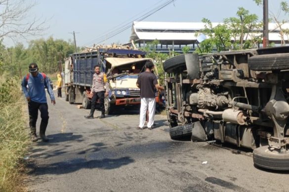 Truk Box Diduga Hilang Kendali, Satlantas Polres Lamongan Gercep Tangani Laka Lantas