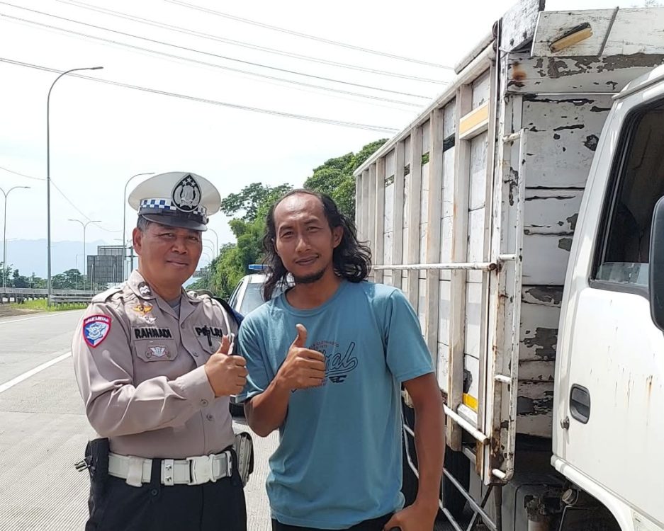 Truk Parkir Sembarangan di Tol BORR KM 3, PJR BORR-Bocimi Beri Edukasi ke Sopir