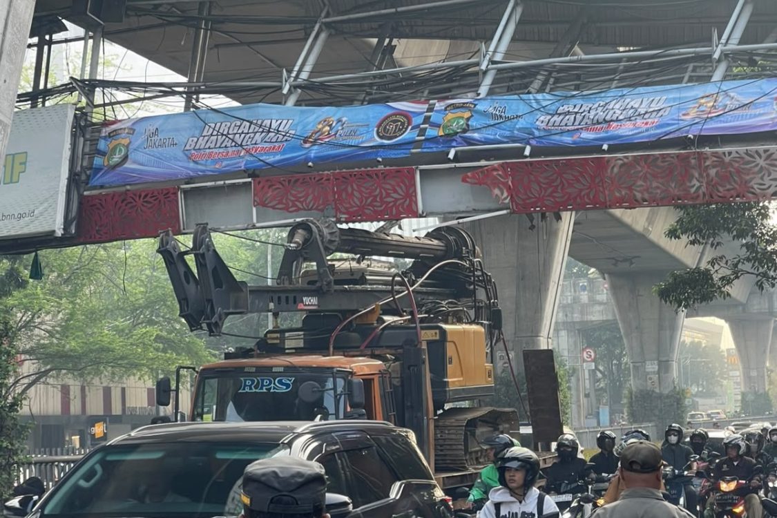 Truk Tabrak JPO Tendean, Ditlantas Polda Metro Jaya Berlakukan Rekayasa Lalin