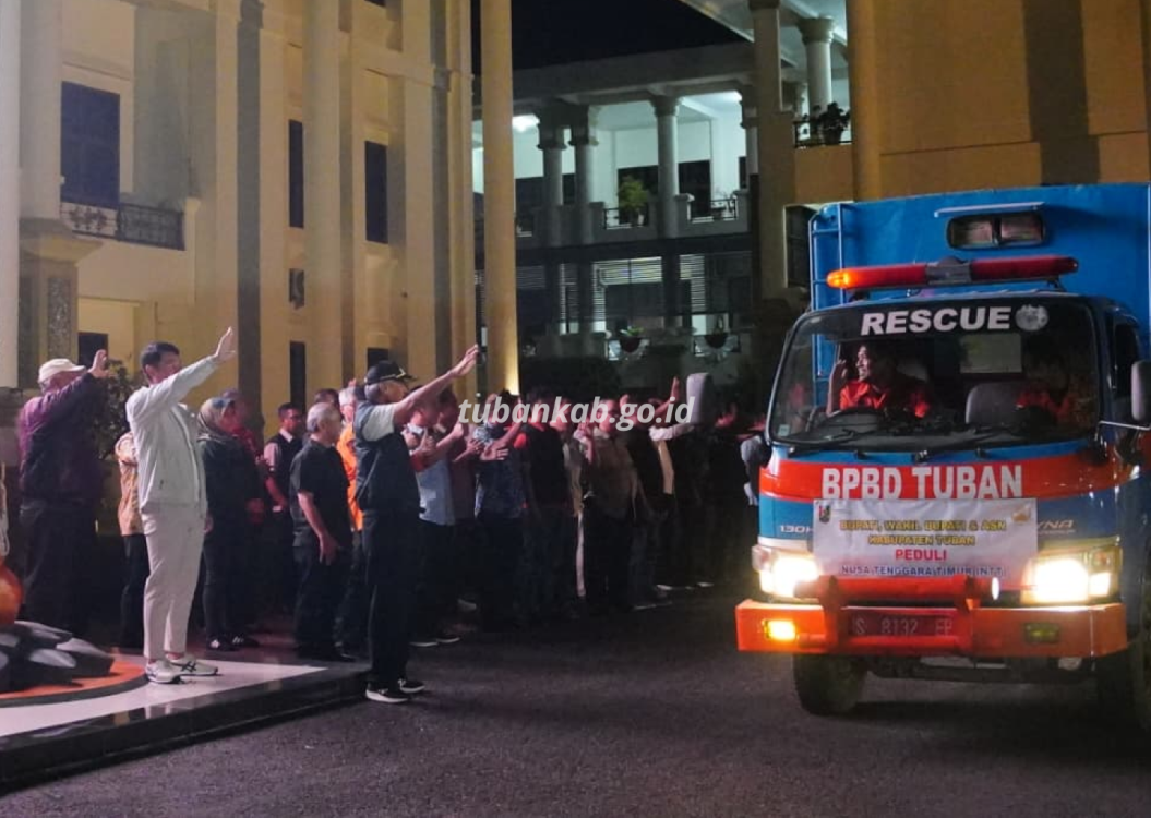 : Bantuan kemanusiaan untuk korban gempa Nusa Tenggara Timur (NTT) diberangkatkan dari Halaman Kantor Pemda Tuban. (Mc.Tuban/agus)