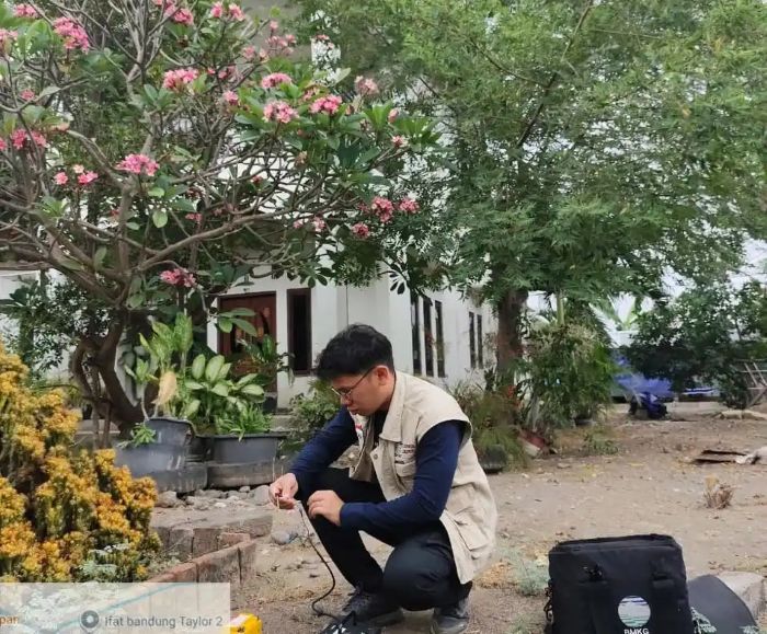 : Badan Meteorologi, Klimatologi, dan Geofisika (BMKG) menerjunkan tim teknis ke sejumlah wilayah terdampak gempa bumi tektonik berkekuatan M7,7 yang mengguncang kawasan Flores, Nusa Tenggara Timur (NTT). (Sumber foto:BMKG)