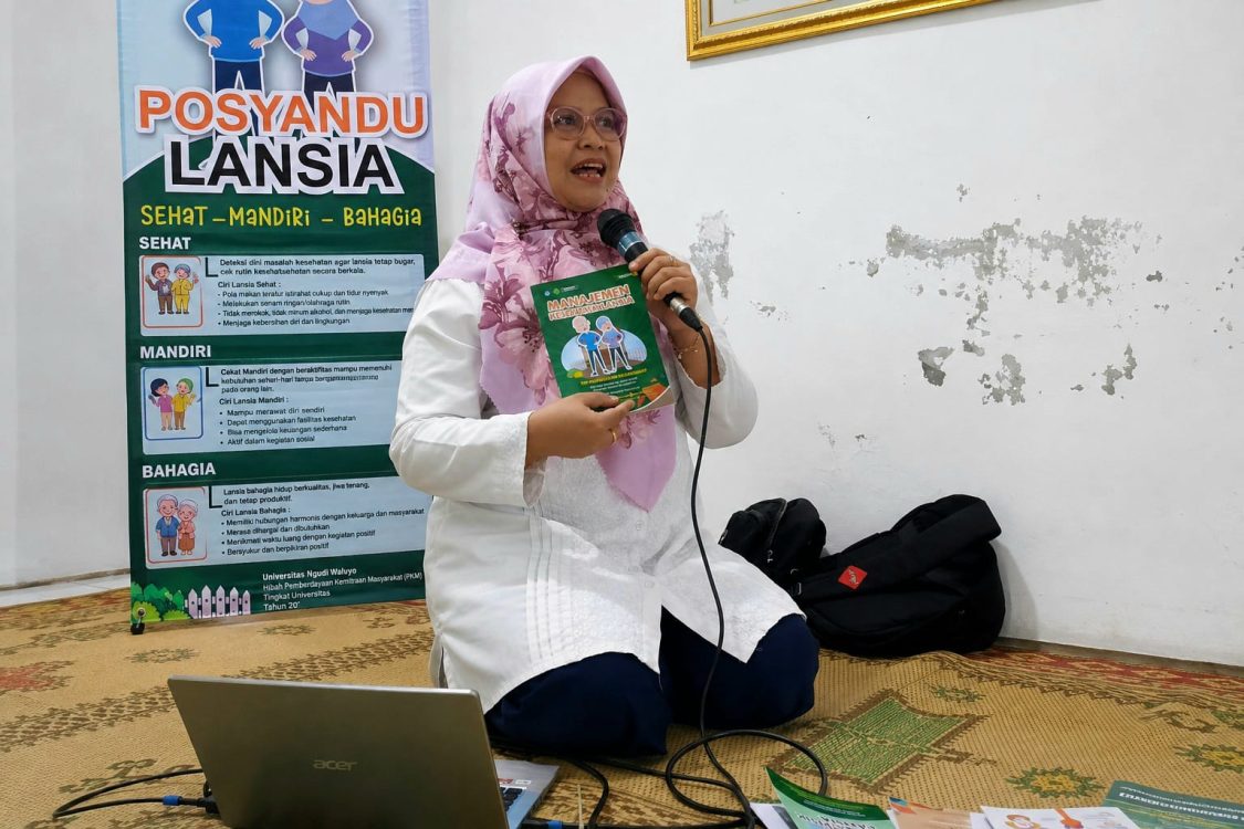 : Memberdayakan lansia sebagai penggerak hidup sehat bagi kawan sebayanya menjadi kunci utama pembentukan komunitas lanjut usia yang mandiri dan bahagia. Tim Pengabdian Masyarakat UNISA Yogyakarta menerapkan program Peer Modeling di Sleman, Rabu (12/8/2026).