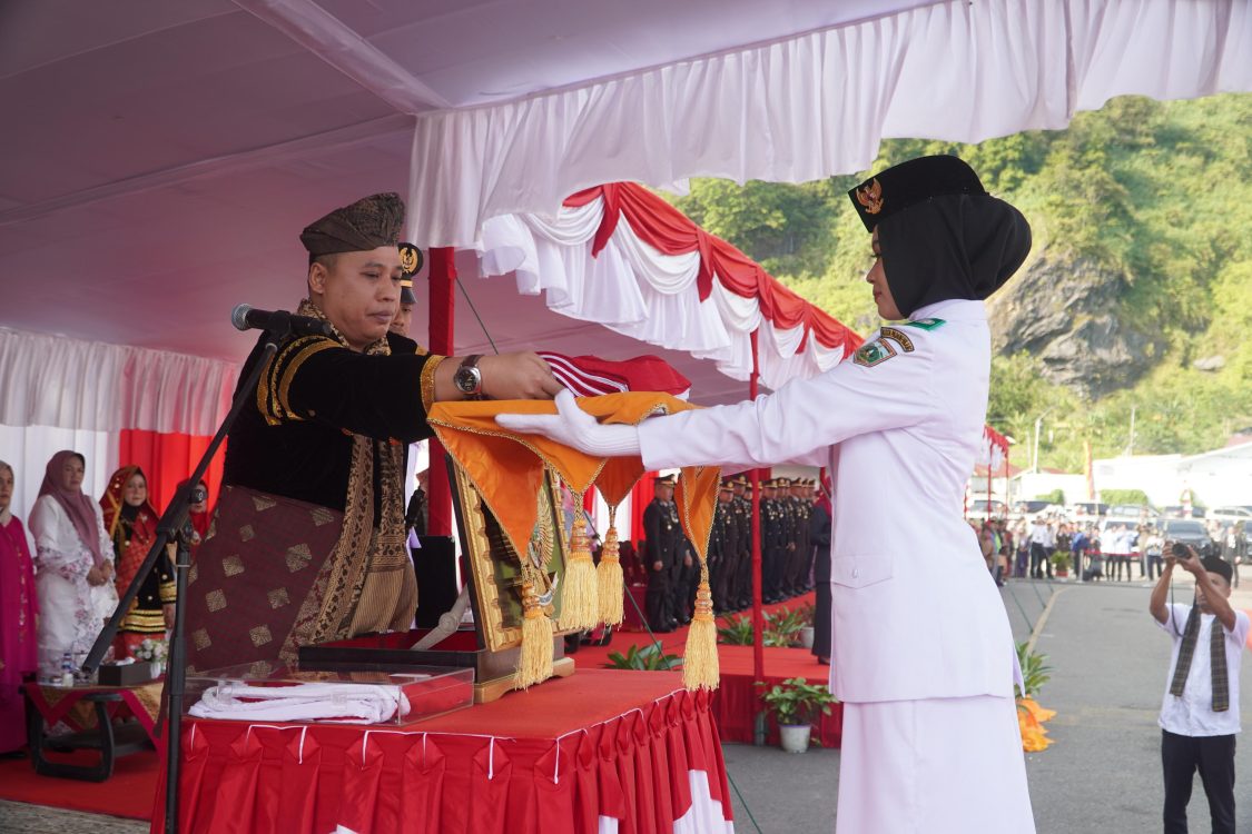 : Upacara Pengibaran Bendera HUT ke-81 RI di Padang Panjang Berlangsung Khidmat. (foto: MC Padang Panjang)