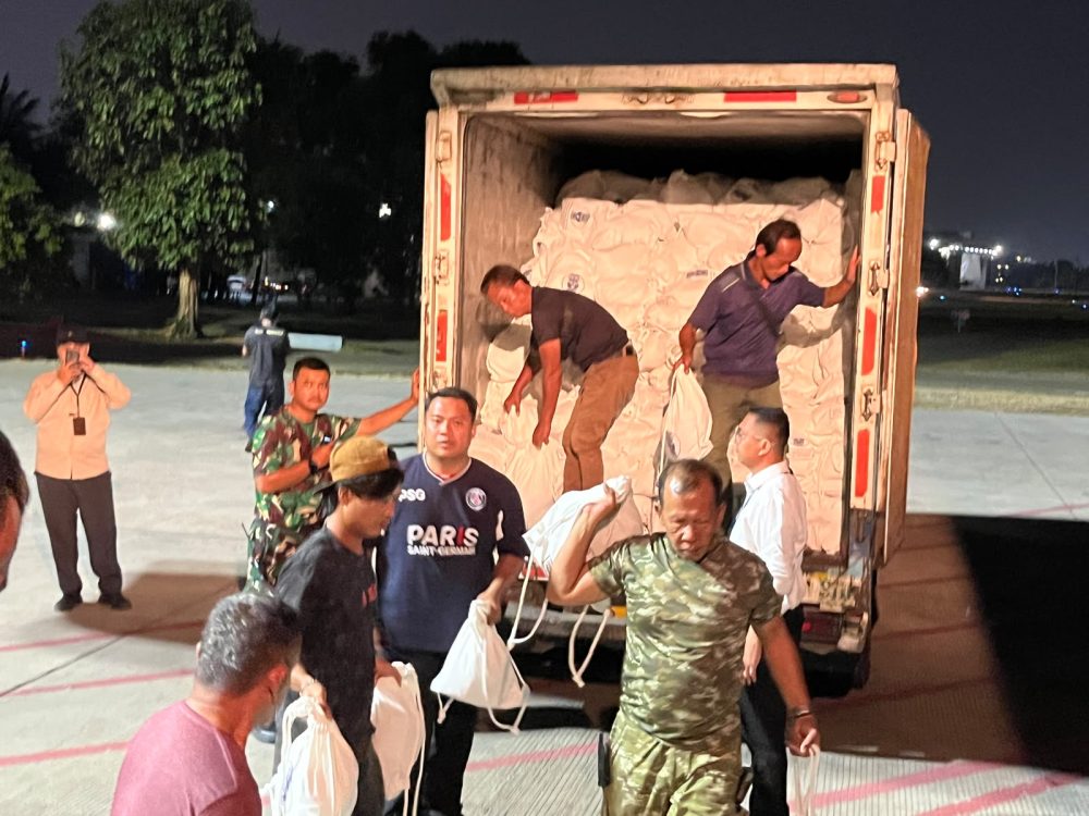 : Sejumlah bantuan logistik korban terdampak gempa di Kabupaten Nagekeo, Nusa Tenggara Timur (NTT). Bantuan dikirimkan BNPB melalui Baseops TNI AU Halim Perdanakusuma Jakarta pada Sabtu (15/8/2026). (Dok. BNPB)