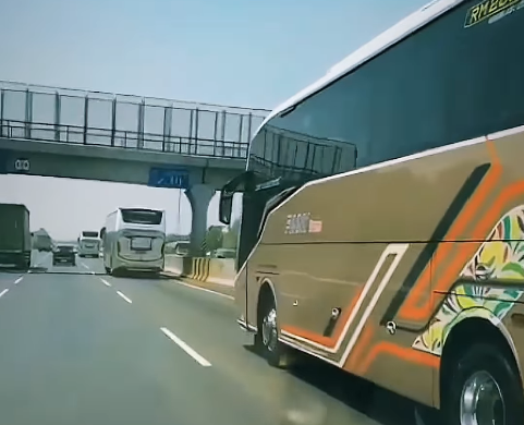 Viral Video Bus Bawa Massa ke Jakarta, Ternyata Rombongan Wisata