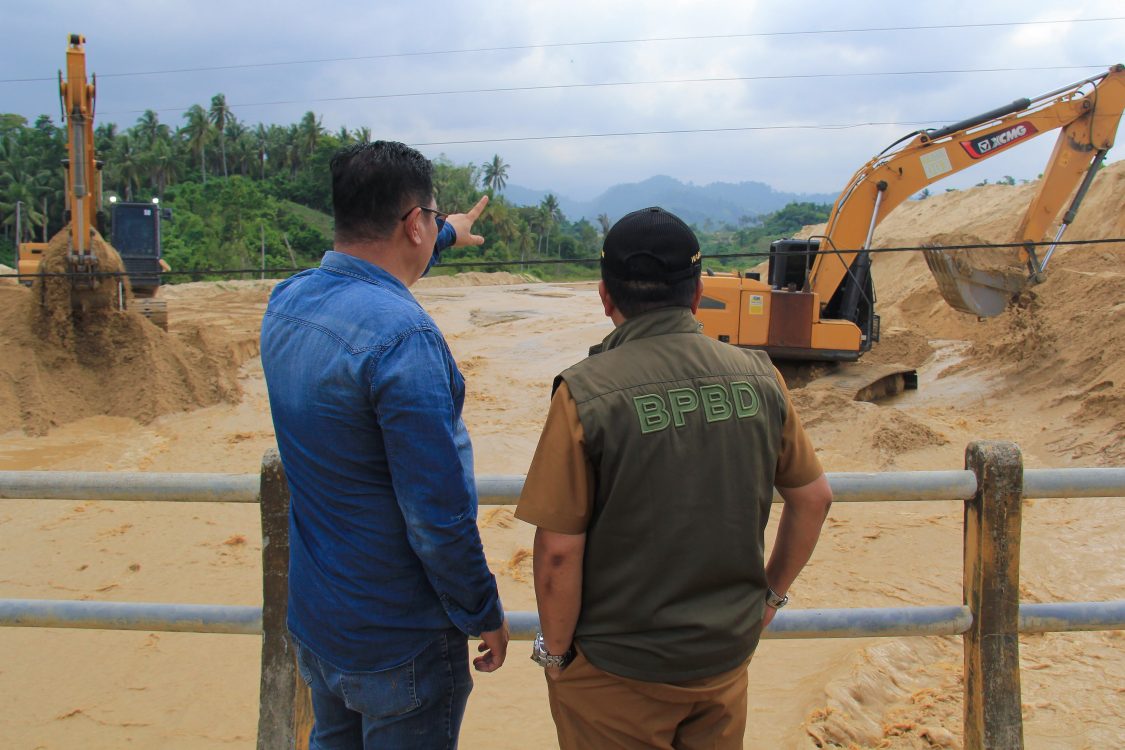 : Respons cepat dan penanganan berkelanjutan menjadi kunci utama pemulihan infrastruktur pascabencana. Pemerintah Kabupaten Parigi Moutong langsung mengerahkan Satgas guna melakukan pengerukan dan normalisasi aliran sungai di Desa Air Panas, Selasa (4/8/2026).