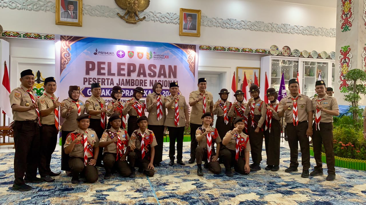 : Wakil Bupati Pulang Pisau, Ahmad Jayadikarta (tujuh dari kanan), yang juga menjabat Ketua Kwartir Cabang Gerakan Pramuka Kabupaten Pulang Pisau, menghadiri pelepasan peserta Jambore Nasional Gerakan Pramuka XII Tahun 2026 Kontingen Kwartir Daerah Kalimantan Tengah, Minggu (9/8/2026).
