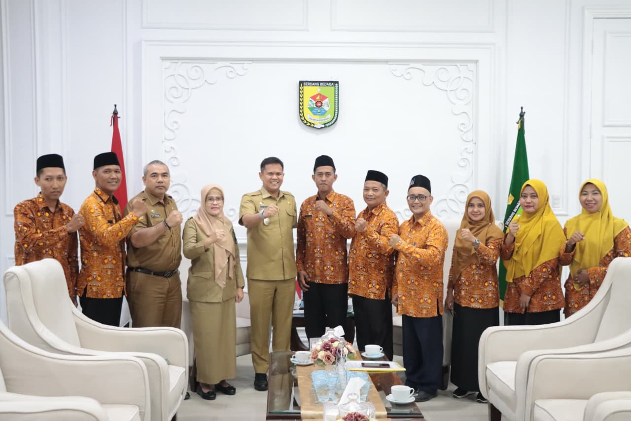 : Wakil Bupati Serdang Bedagai (Wabup Sergai) Adlin Tambunan menerima kunjungan audiensi organisasi dan institusi pendidikan di ruang kerjanya, di Kompleks Kantor Bupati Sergai, Sei Rampah, Selasa (4/8/2026)/ MC Sergai.