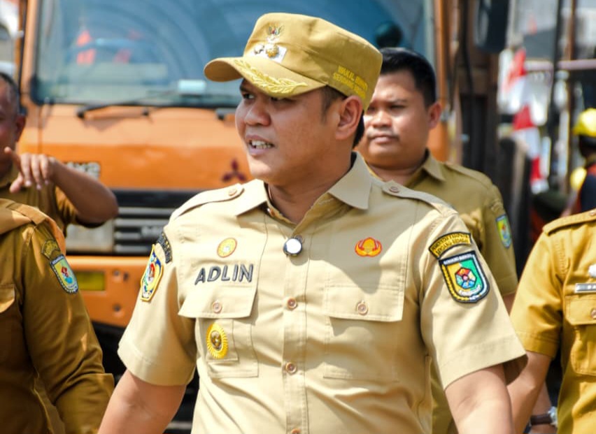 : Wakil Bupati Serdang Bedagai, Adlin Tambunan saat meninjau secara langsung proses Rehabilitasi atau Rekonstruksi Ruas Jalan Simpang Melati-Batas Melati Kebun di Desa Melati II, Kecamatan Perbaungan, Senin (24/8/2026)/ MC Sergai.