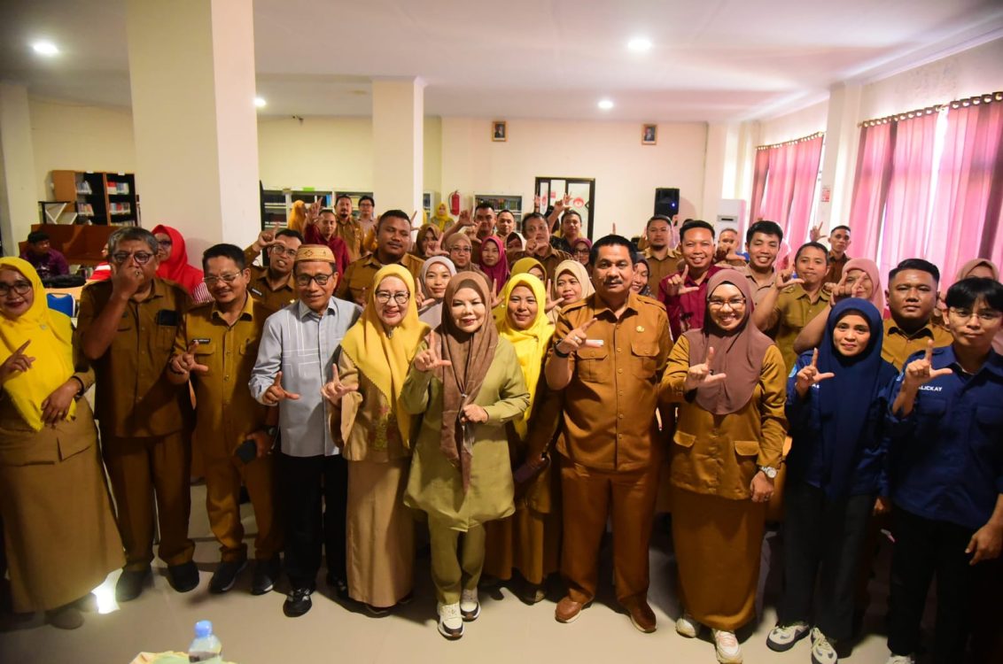 : Wakil Gubernur Gorontalo Idah Syahidah Rusli Habibie hadir pada pelaksanaan Bimbingan Teknis Literasi Informasi bagi pustakawan, guru, dan pegiat literasi tahun 2026 tingkat Provinsi Gorontalo yang berlangsung di Kantor Dinas Kearsipan dan Perpustakaan, Selasa (11/8/2026). Foto – Diskominfotik/Nova.