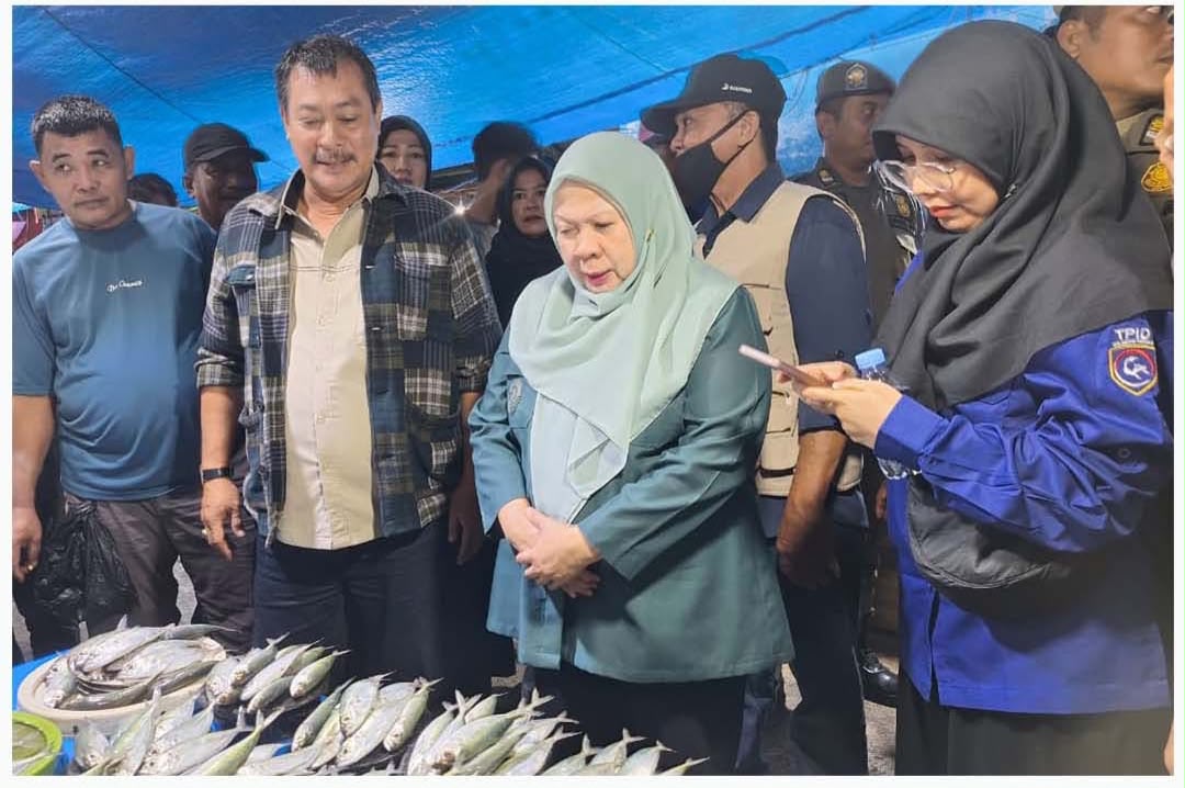 : Wakil Gubernur Sulawesi Tengah Reny bersama Bupati Tolitoli Amran melakukan inspeksi mendadak (sidak) ke Pasar Susumbolan, Kabupaten Tolitoli, Sabtu (8/8/2026)/ MC Tolitoli.