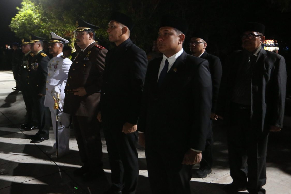: Apel Kehormatan dan Renungan Suci (AKRS) dalam rangka memperingati Hari Ulang Tahun (HUT) ke-81 Kemerdekaan Republik Indonesia di Taman Makam Pahlawan (TMP) Banda Aceh, Senin (17/8/2026) dini hari.