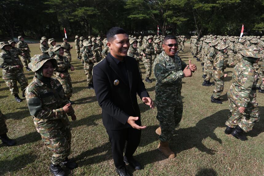 : Wakil Wali Kota Banda Aceh, Afdhal Khalilullah dalam Upacara Penutupan Pendidikan dan Pelatihan (Diklat) SPPI KDKMP dan KNMP Tahun Anggaran 2026 di Lapangan Upacara Rindam Iskandar Muda, Mata Ie, Aceh Besar, Jumat (31/7/2026).