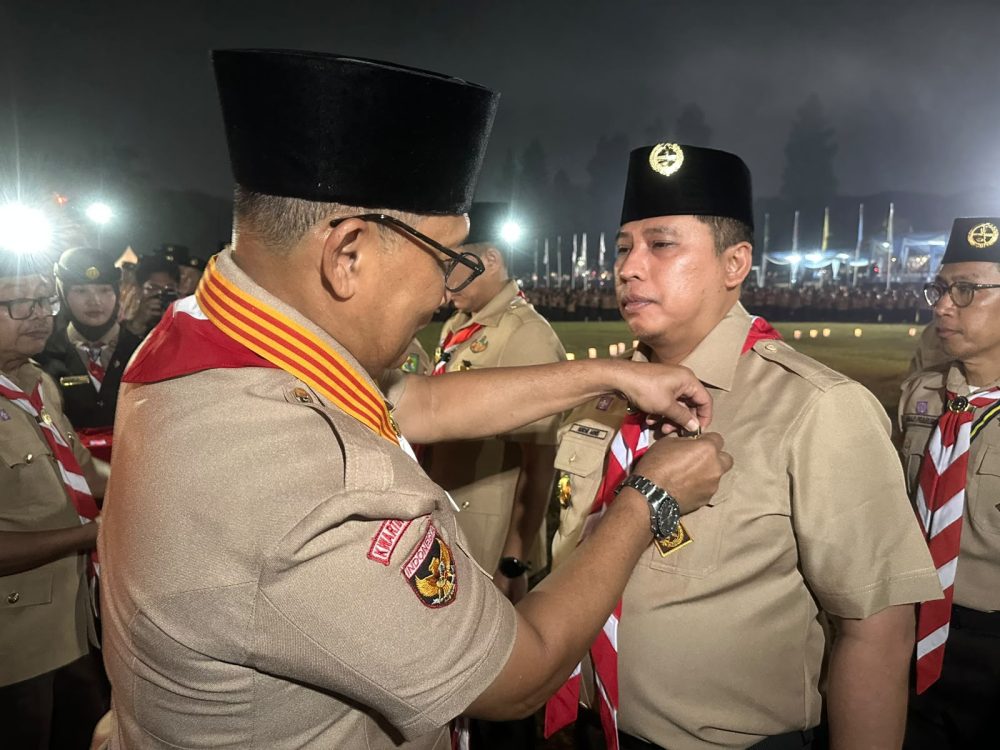 : Wako Hendri Arnis Terima Lencana Darma Bakti Gerakan Pramuka Tingkat Nasional. (foto: MC Padang Panjang)