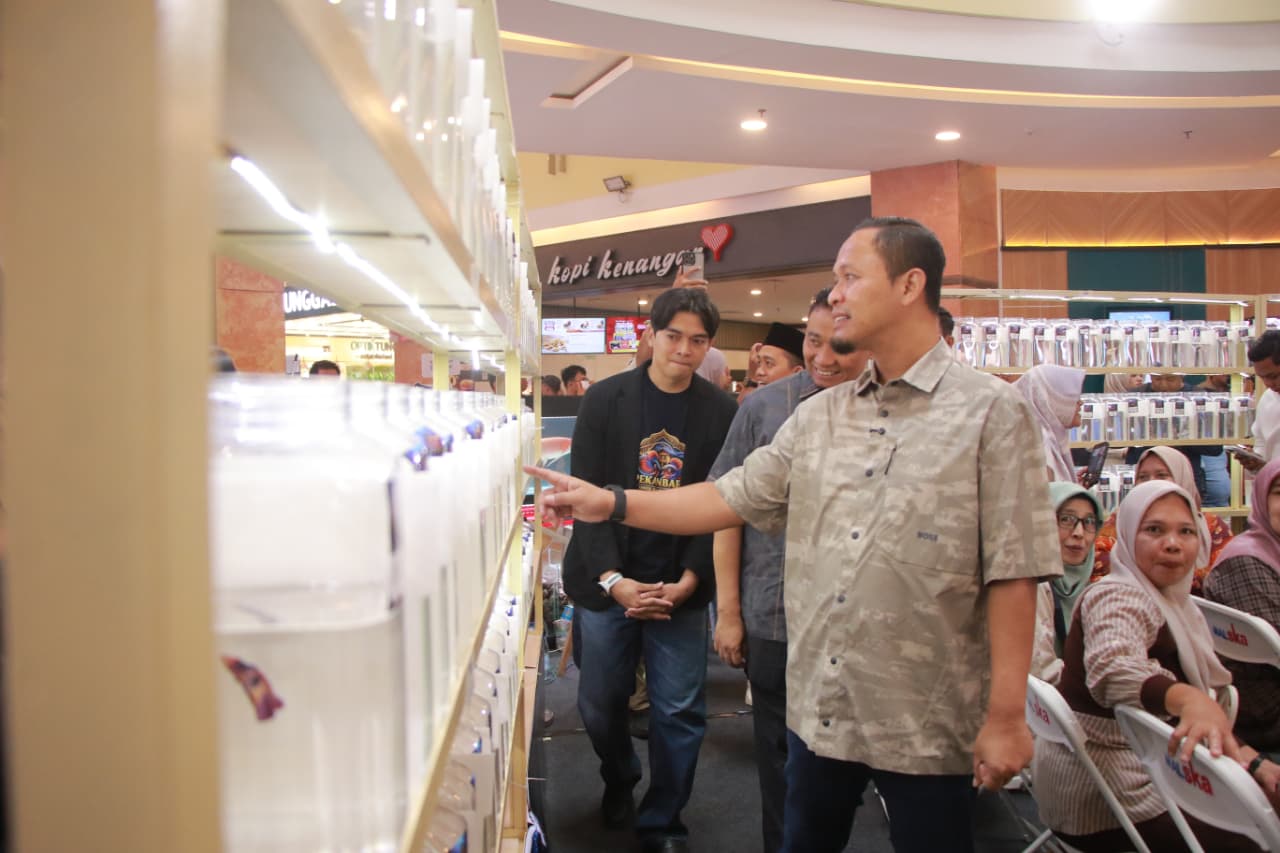 : Walikota Pekanbaru Agung Nugroho menghadiri Kontes Ikan Cupang 2026, dalam rangka memeriahhkan Kemerdekaan RI Atrium Mal SKA, Selasa (25/8/2026). - Foto: Mc.Pekanbaru